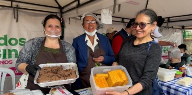 Los emprendedores en Usme con sus productos