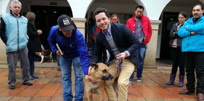 Foto Alcalde con perro Rendición de cuentas Foto Alcalde con perro Rendición de cuentas